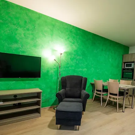 Aparthotel Pod Jerabem, Sanov 67,