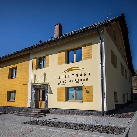 Pod Jerabem, Sanov 67, *