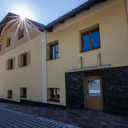 Pod Jerabem, Sanov 67, Aparthotel *