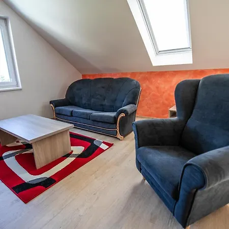 Apartmanhotel Pod Jerabem, Sanov 67, 3*